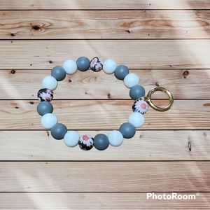 Daisy wristlet keychain🌸